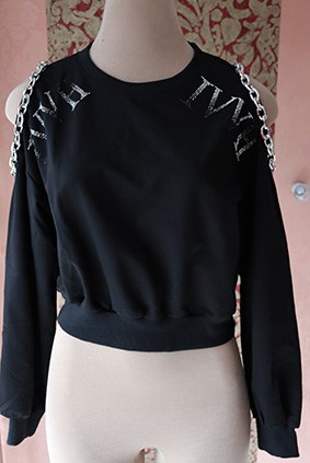 sudadera cadena hombros
