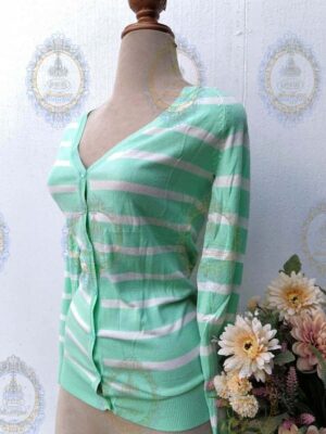 II SUETER DE LINEAS CON BOTONES