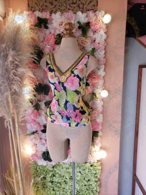 blusa aplicación escote