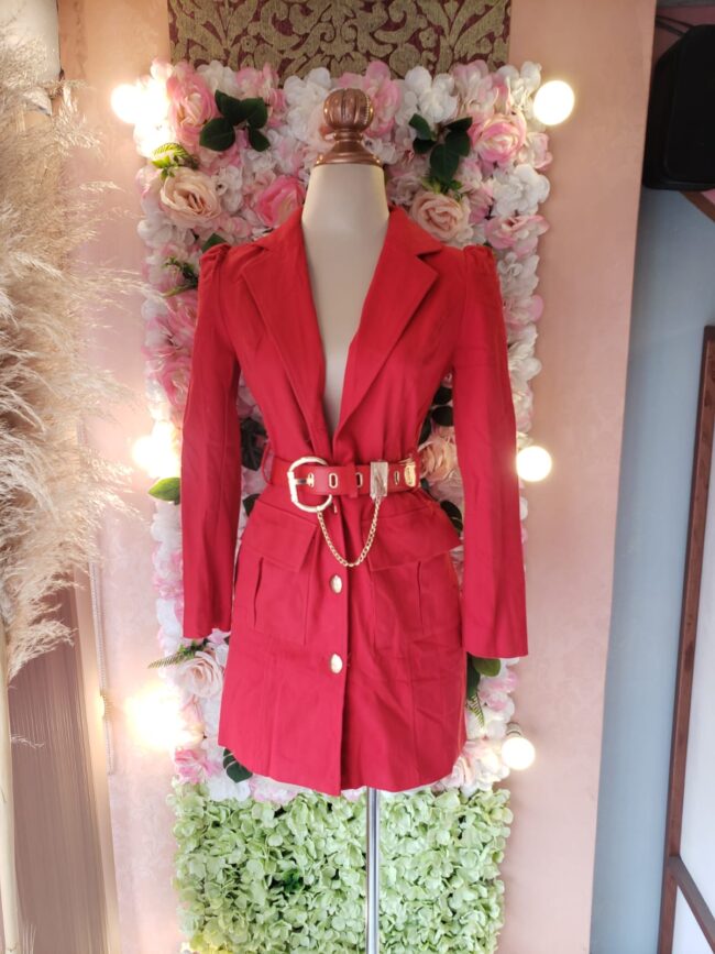 Gabardina con cinturón cadena