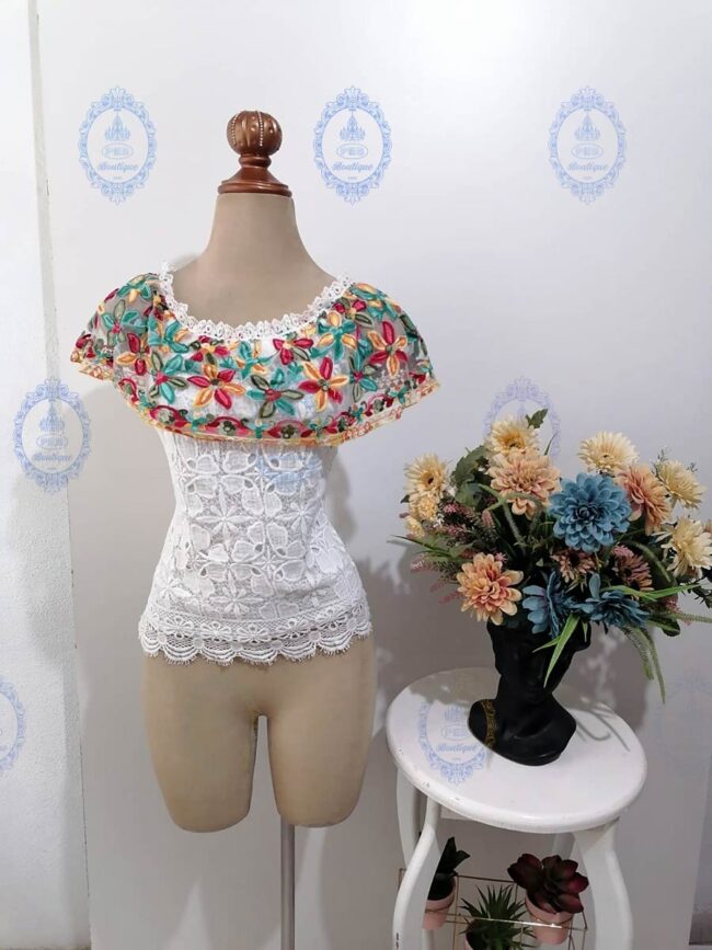 blusa encaje y bordado rosas